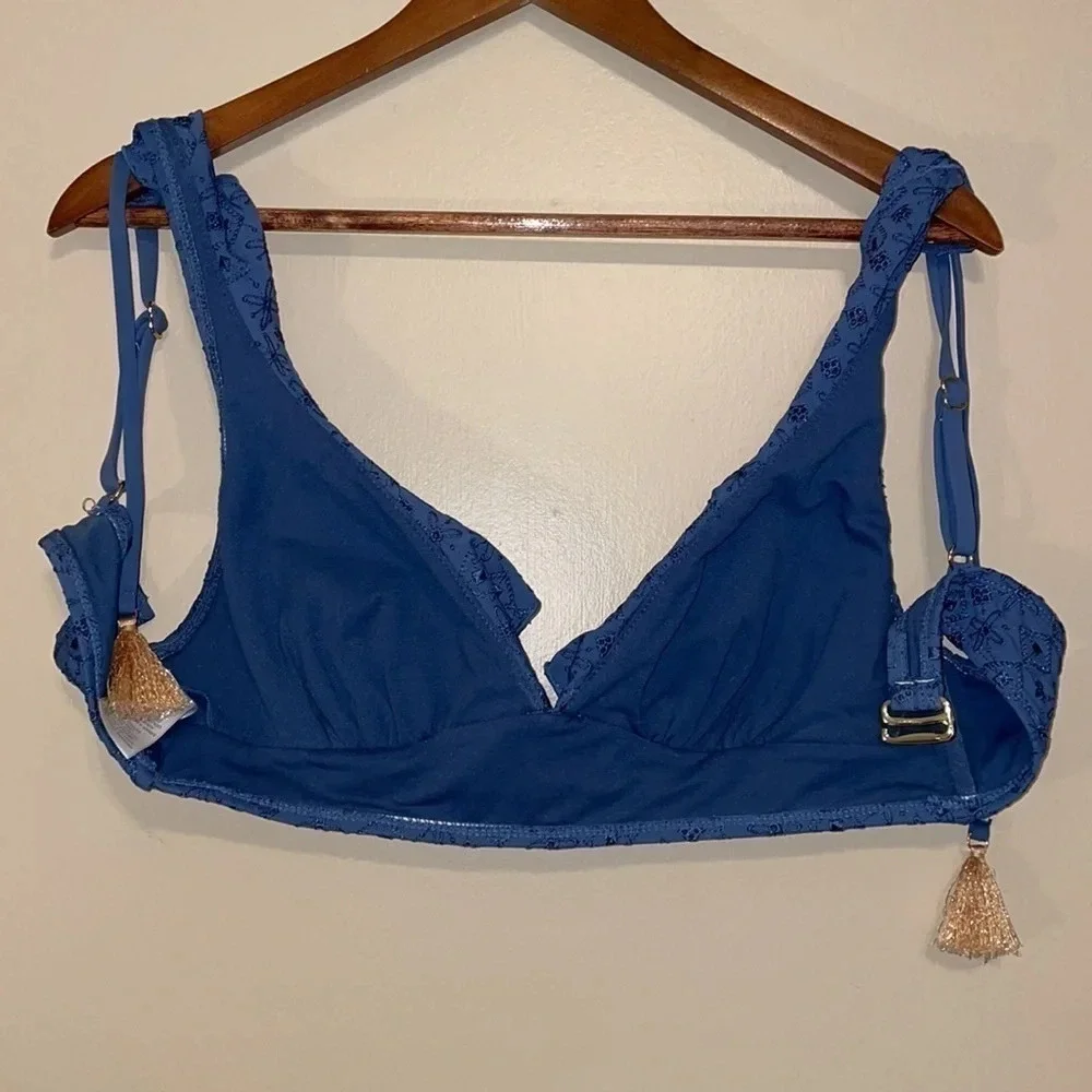 Time & Tru women’s  Medium bikini top eyelet blue ruffle swim suit tassel